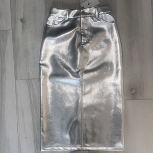 NWT 7 For All Mankind Metallic Silver Faux Leather Midi Skirt -
Size small